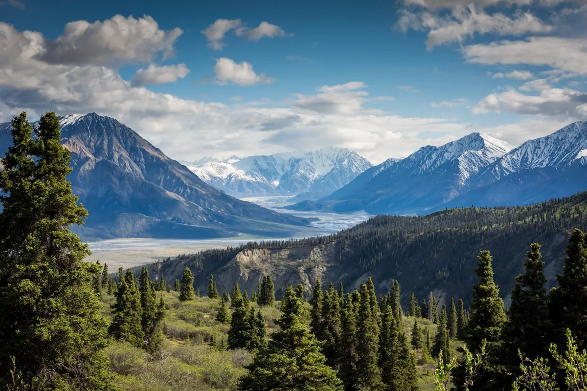 Paysage de montagne au lever du soleil